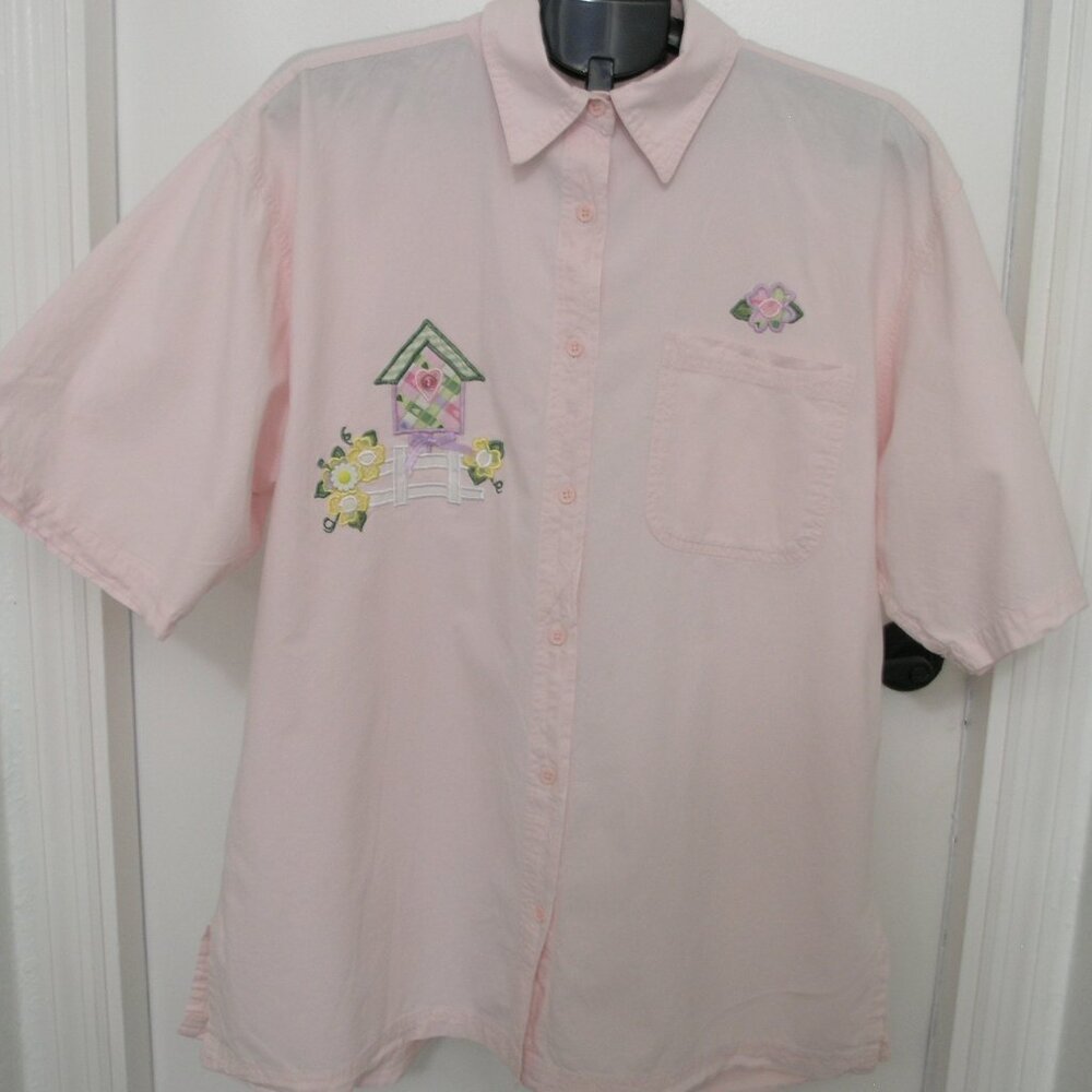 Get Lucky U.S.A   Pink Short Sleeve button up with embroidery  Women's size XL